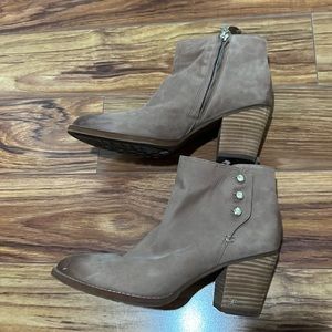 Sam Edelman tan block heel bootie - Size 9